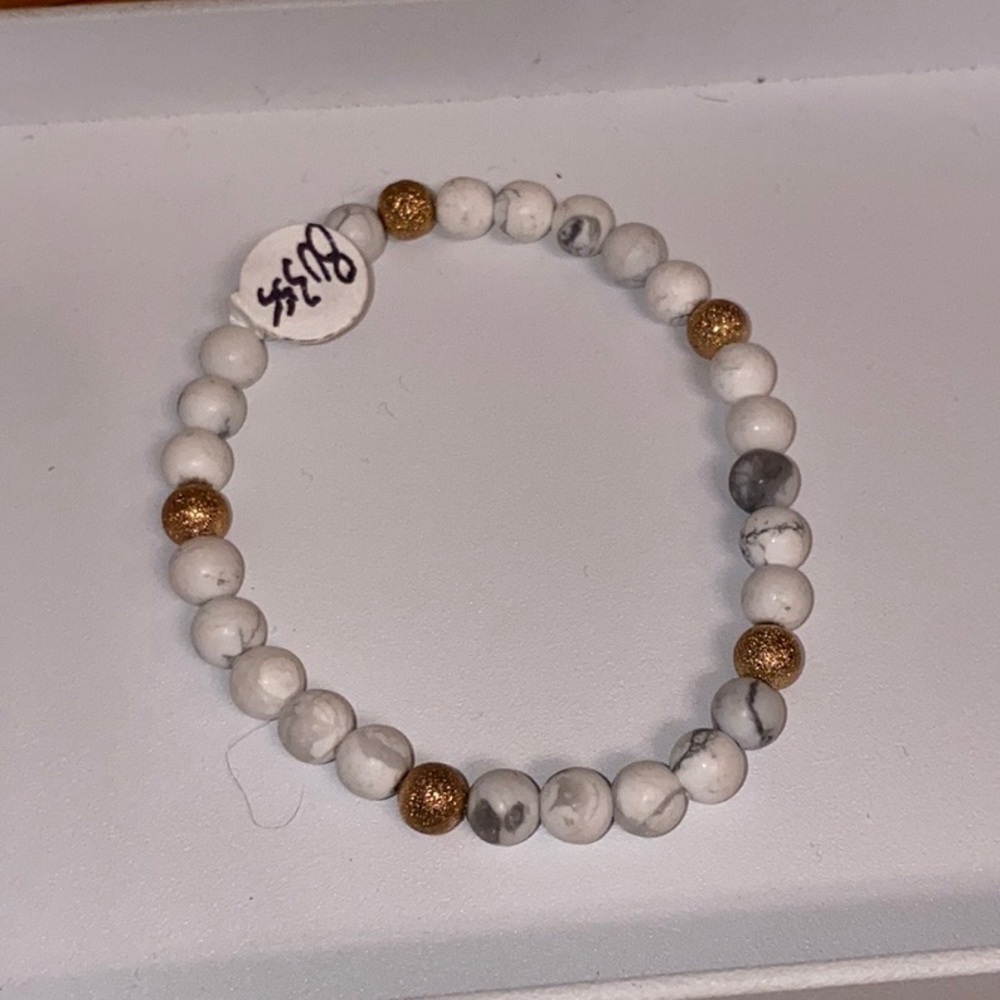 NWT Marble and Gold Beaded Bracelet
